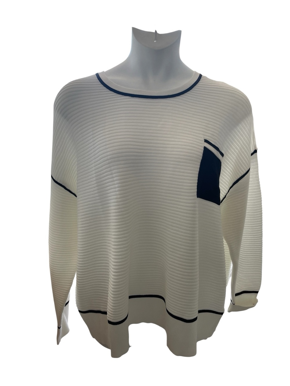 Summer Sweater women 3XL NWT Lightweight Crisp White Black Accents. Pullover